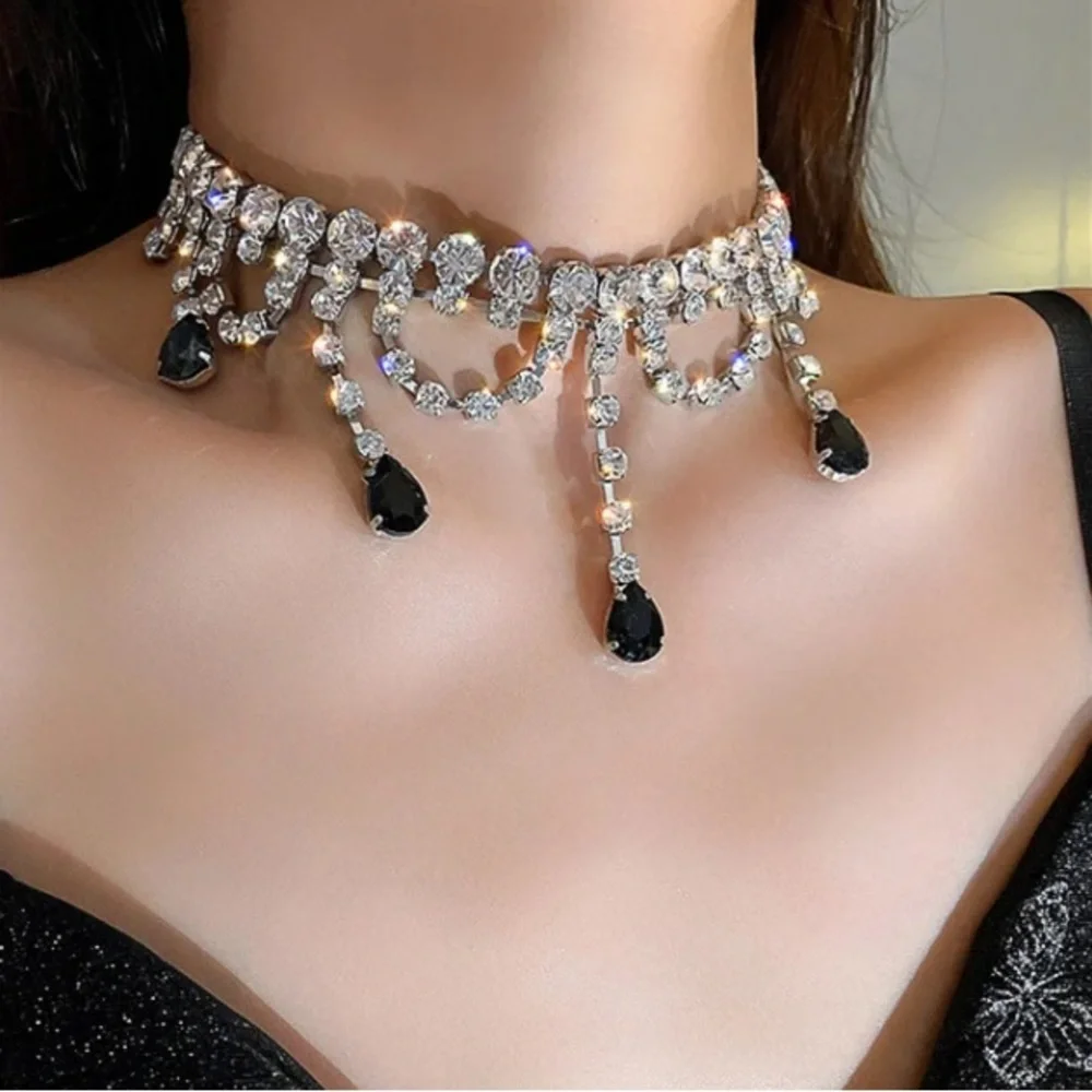 🌟 Luxury Big Crystals Necklace Choker - Picture 2 of 4